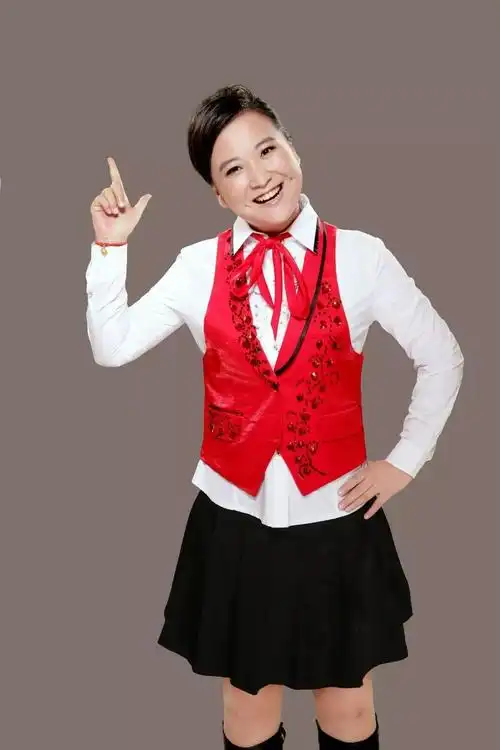 贾玲退出春晚撩走了一个足球队的男神爱自黑的胖仙女终于