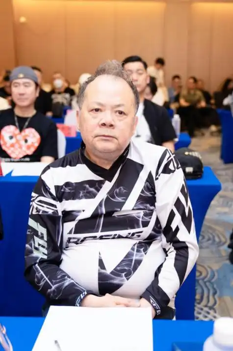 副会长胡雪柏,秘书长李岩;主任委员刘海涛;监事长熊