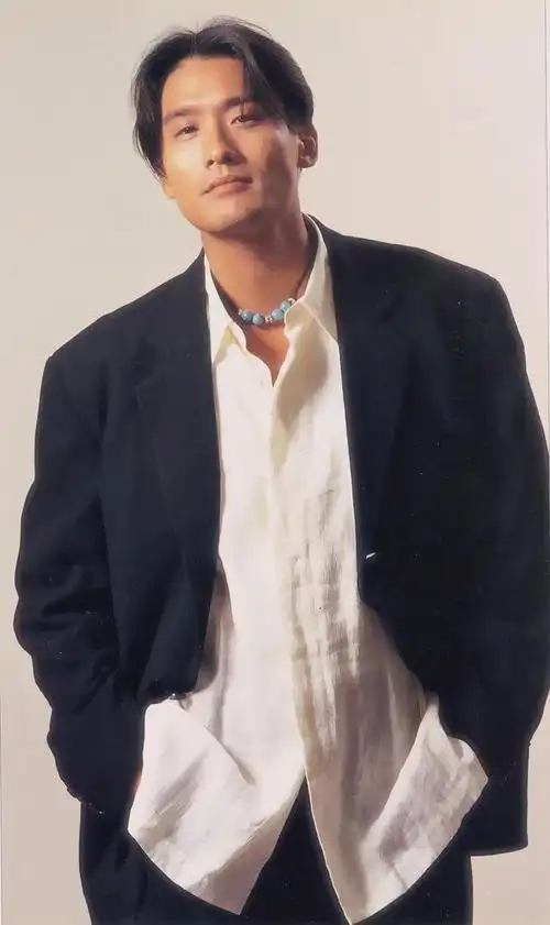 1983年,梁家辉在故宫留下了一辆自行车,38年过去车子还在