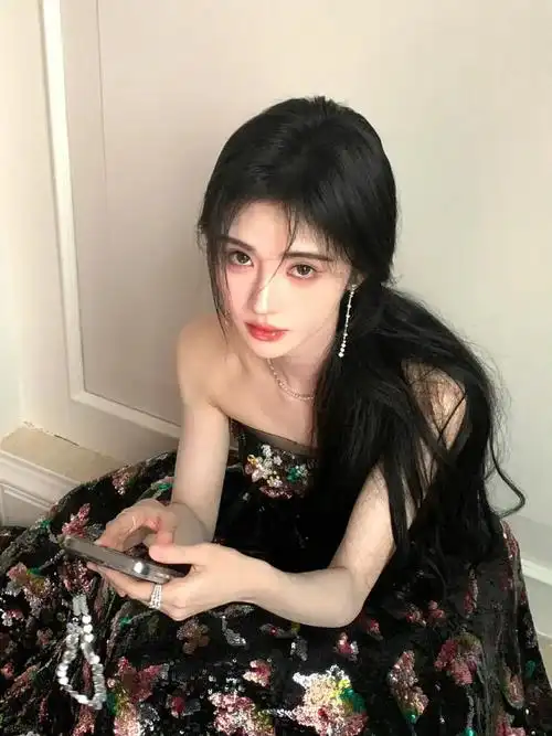 鞠婧祎刚解约就有红毯要走,这些年她真的被snh48拖累了吗?