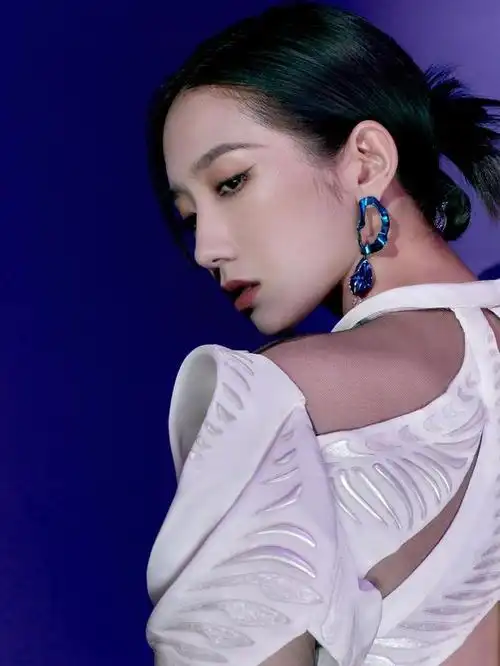 美女图——孟美岐