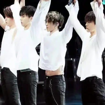 朱正廷的腹肌,蔡徐坤的肚肌,吴宣仪的肚肌,李易峰…对不起我笑了