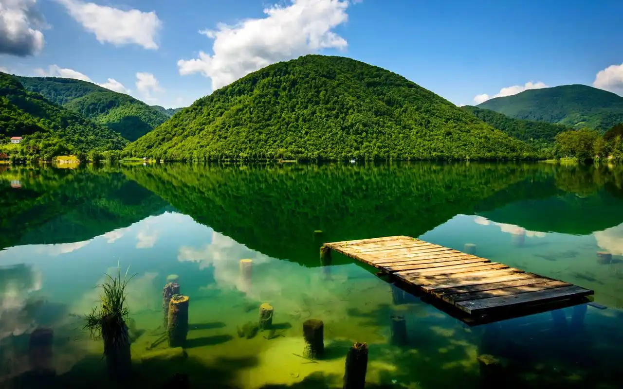 自然绿色风景高清桌面壁纸