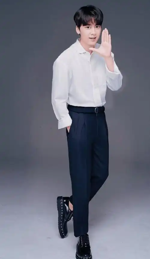 男生扎辫子就是娘李易峰古装高马尾造型释出一下帅出新高