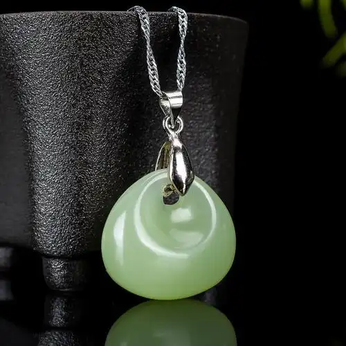 玉石吊坠玉石项链新疆和田玉烟青玉如意锁原石吊坠女士送链子