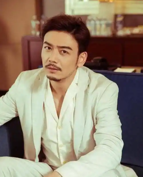 原创原创我最爱的女儿们杨烁儿子亮相小肉包脸英气十足基因太强大