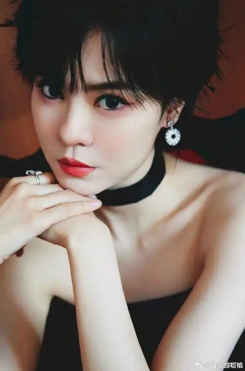 浪潮音乐大赏红毯#谁能够拒绝郁可唯啊,郁可唯她简直是太美了吧,她