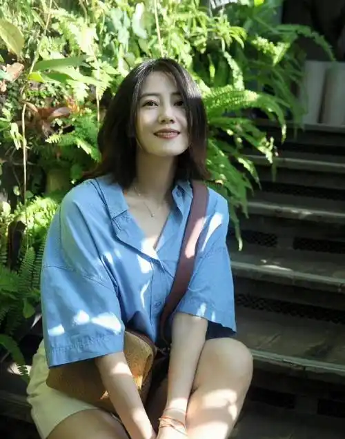 高圆圆最新写真少女感十足!