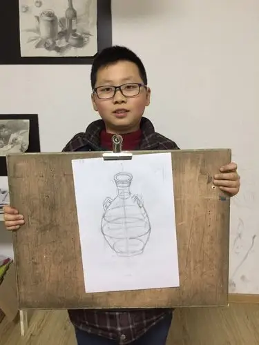 晶艺沃尔玛校区2018第一周—创意素描—《手电筒》