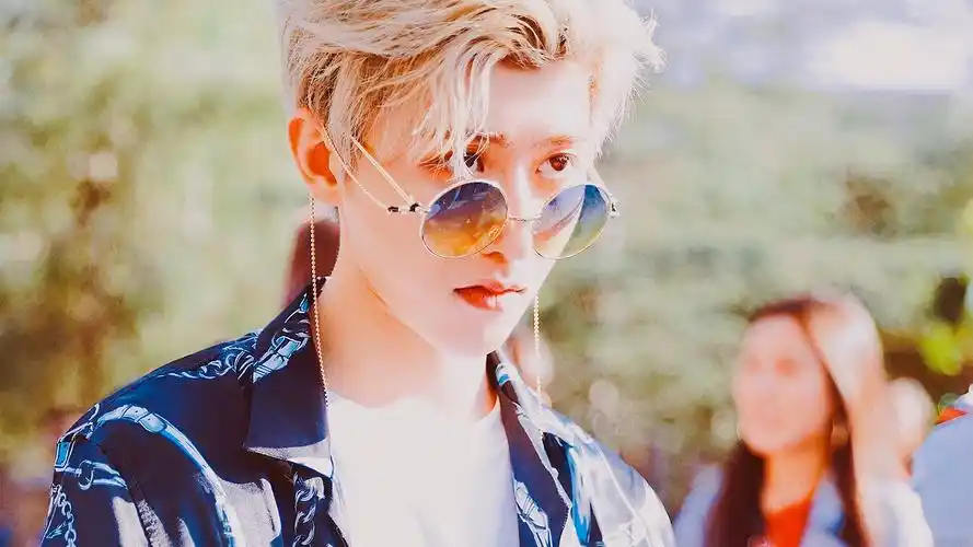 蔡徐坤抱图dd - 堆糖,美图壁纸兴趣社区