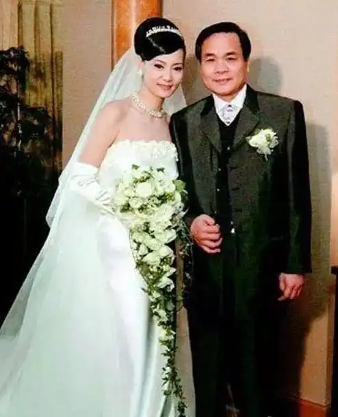 嫁给大13岁老公却失足坠楼,3段恋情无儿无女,刘雪华一生太坎坷