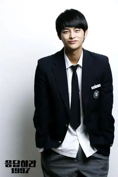 有片徐仁国居然已经35岁了请回答1997经典运动场吻戏拍摄於