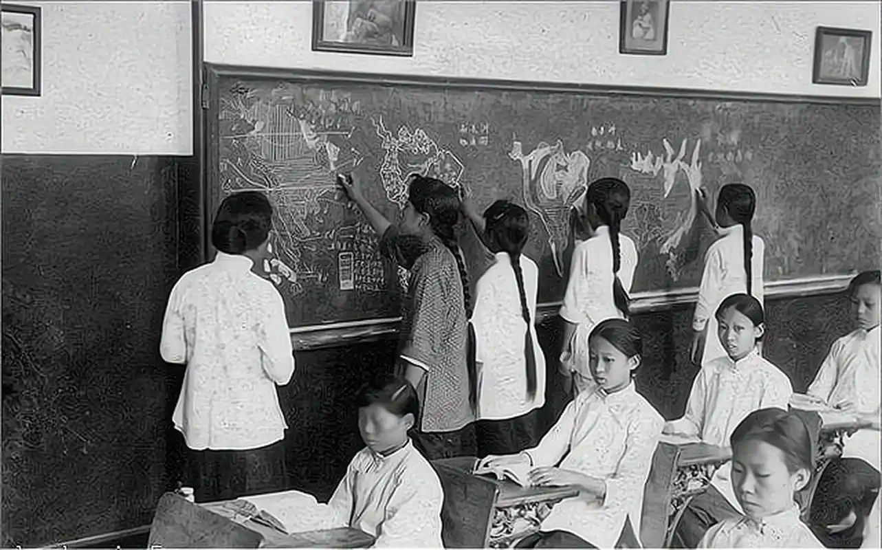 且看一组1920年拍摄的北京汇文中学女生老照片,全面为你展示.