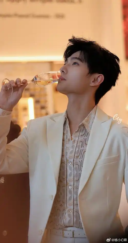 杨洋法国娇兰全球代言人