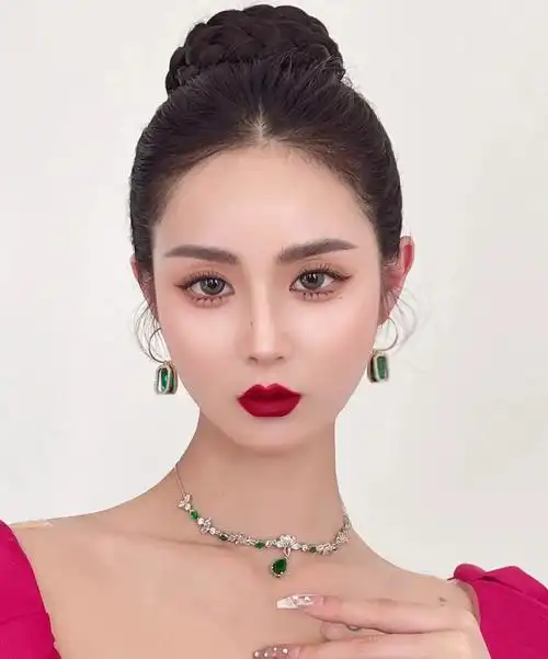 丸子头晚宴造型