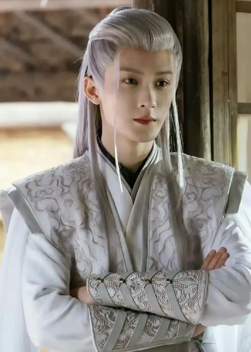 男明星白发造型一览. 长相思我充分get到了谭健次的帅气.