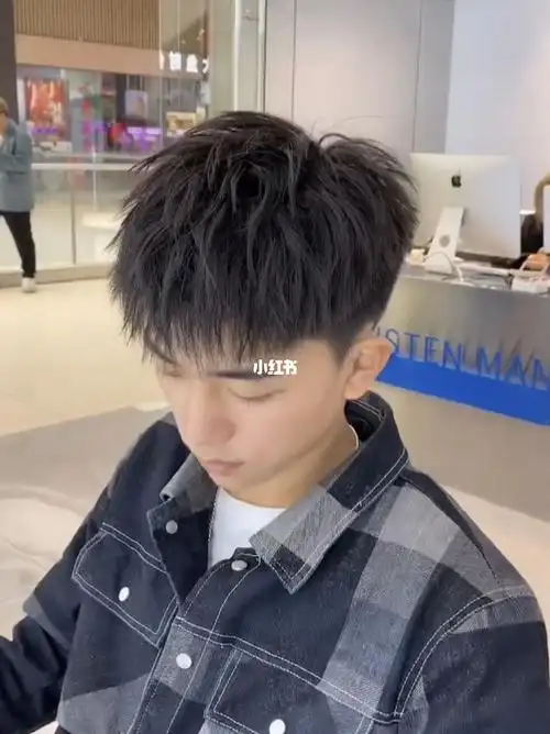 男生帅气摩根烫发型弄好看彩礼少一半