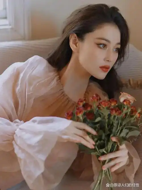 被这组张馨予的照片吸引,我终于明白为什么有些人美得无法自拔了.