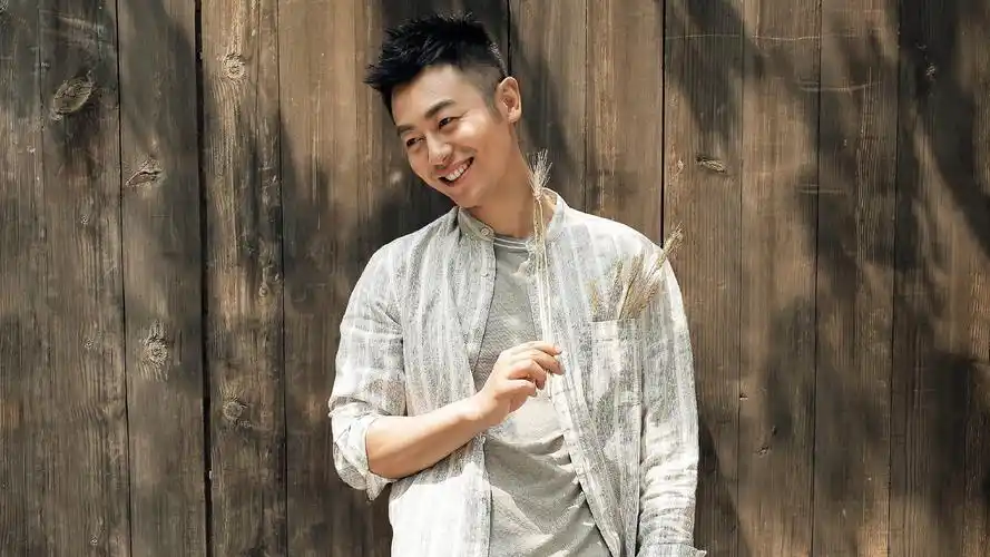 你的怡涵呀元气壁纸>电脑静态壁纸>电脑明星静态壁纸>内地明星 朱亚文