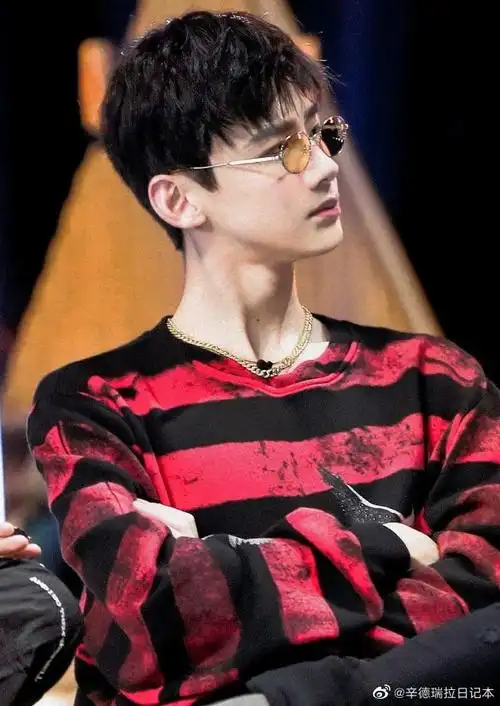 谁来救救白敬亭#戴眼镜的白敬亭,谁来救救我01