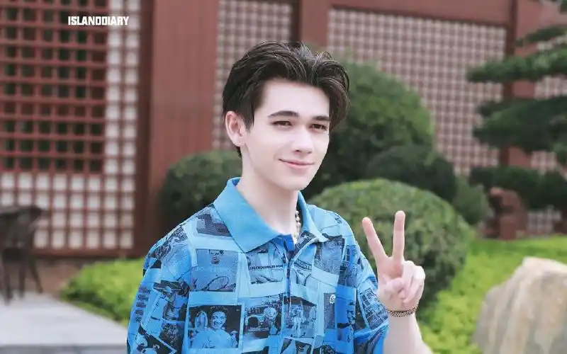 创造营2021 caelan 创造营2021庆怜 庆怜caelan 下班了.庆怜很可爱!