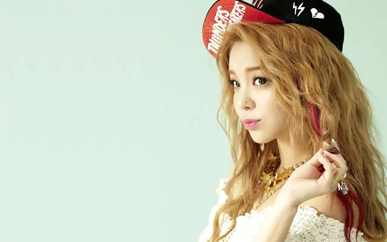 甜美清纯女生可爱俏皮写真桌面壁纸