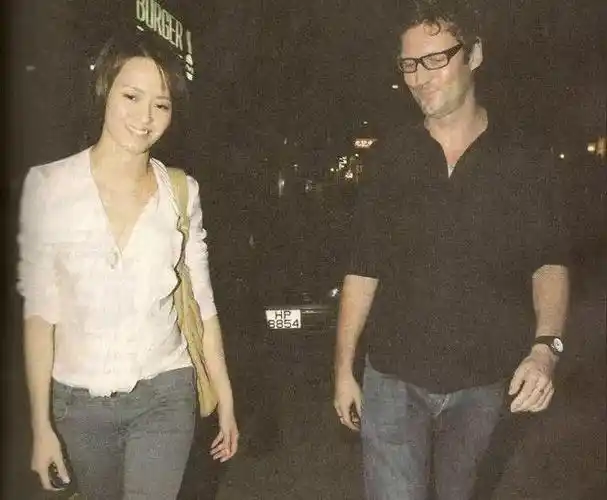 好久不见梁咏琪了,女儿这么大了?