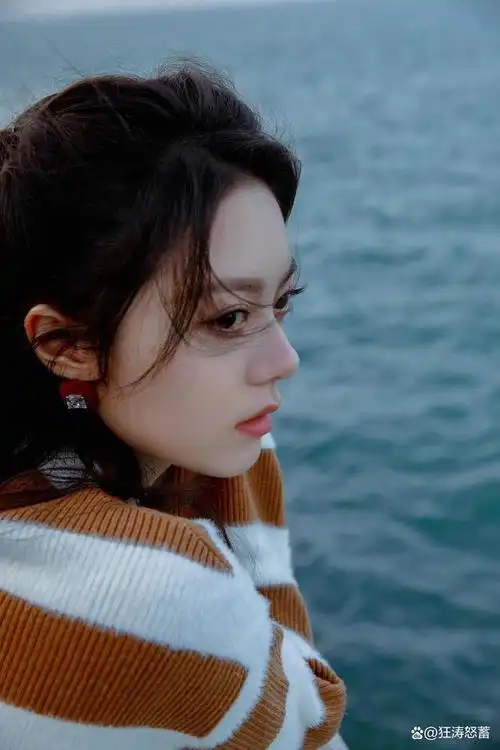 赵今麦,中国女演员,2002年出生于沈阳市,现就读于中央戏剧学院.