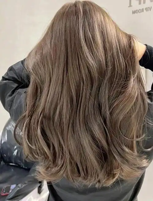 怕头发褪黄的可以尝试这个发色太显白