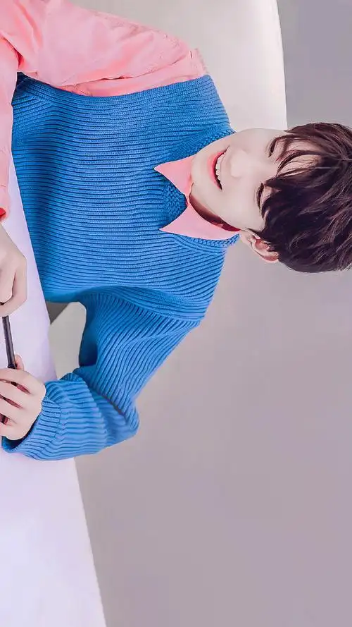 凯源[超话]#源凯盛世超话"-源儿,同样穿这件衣服,是你比较甜还是我