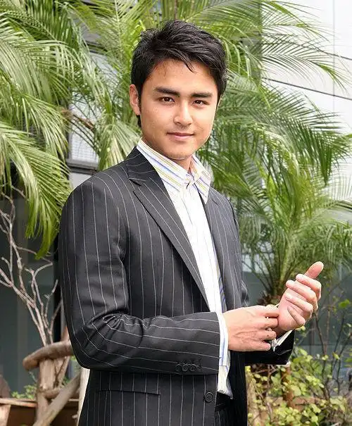 2心地善良,个性憨厚直接,乐观有耐性,但头脑不好简介女一号 喜欢江