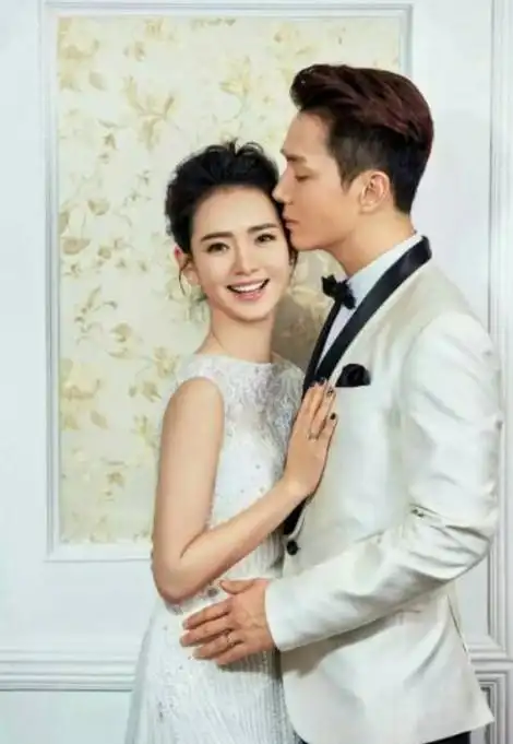 戚薇零点为老公庆生,一身情侣装扮旅游,甜蜜称呼李承铉为宝宝_腾讯