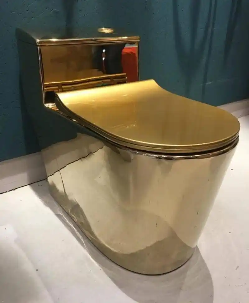 96"黄金马桶" 05 96"黄金马桶" 05 金色象征着权力,财富,地位