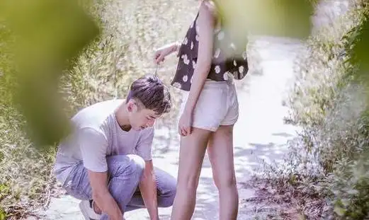 男女之间频繁出现的互动说明关系很暧昧