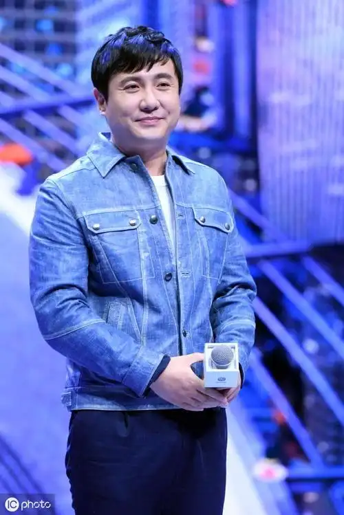 沈腾年轻的时候图片,沈腾年轻照片(人到中年胖到认不出了)