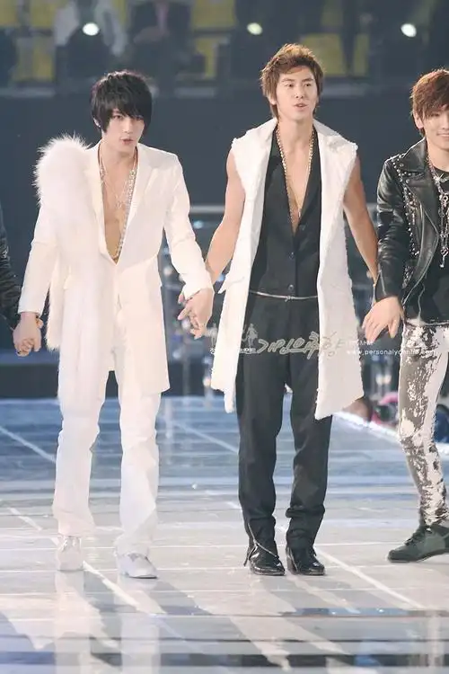 ▼郑允浩和金在中过去感情相当要好.(图/翻摄自网路)