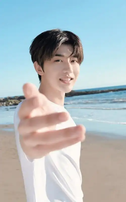 蔡徐坤唯美帅气海报写真