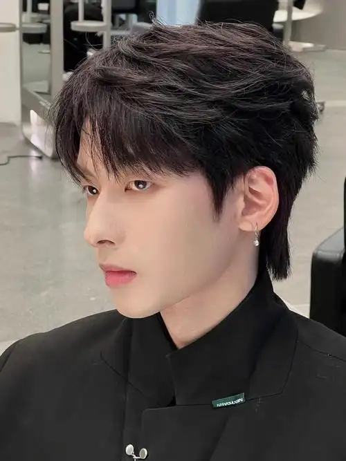 今日推荐男生微分露额头发型纹理烫