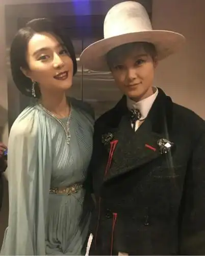 范冰冰李宇春合影 一个优雅大方一个帅气逼人|李宇春|范冰冰-大陆