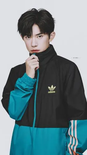 易烊千玺 adidasoriginals品牌代言人 饭修