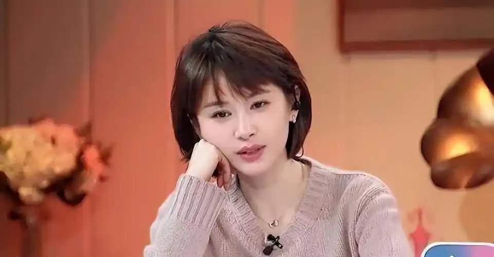 王子文带娃现身!