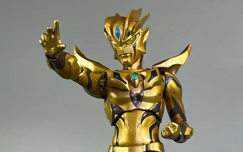 wd赛罗奥特曼shf 黄金无限形态 大货开箱修复视频 ko黄金无限赛罗