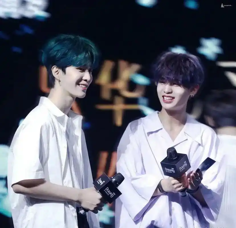 范丞丞,你还好吗?最近几天怎么样啊?  黄明昊?你来这里干什 - 抖音