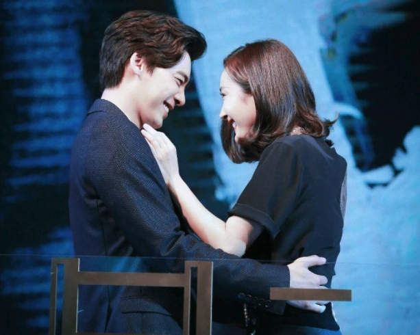 李易峰杨幂登记结婚工作室曝光真相评论区炸锅了