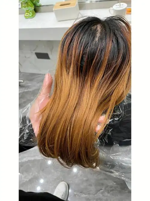 现场翻车树莓粉棕色