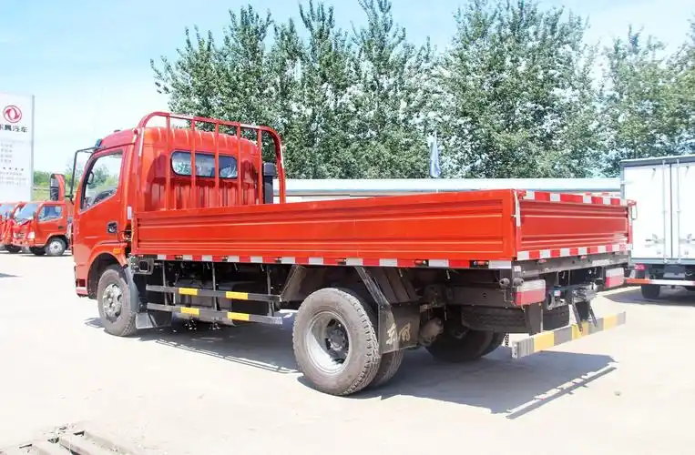 东风多利卡l 115马力 4.15米单排栏板轻卡外观图(4/38)