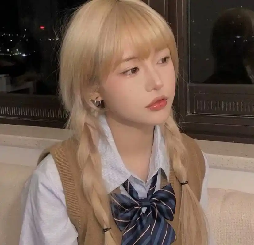 可盐可甜得女头像/we chat17 92文案: 撩人是我的爱好 动心就是你的