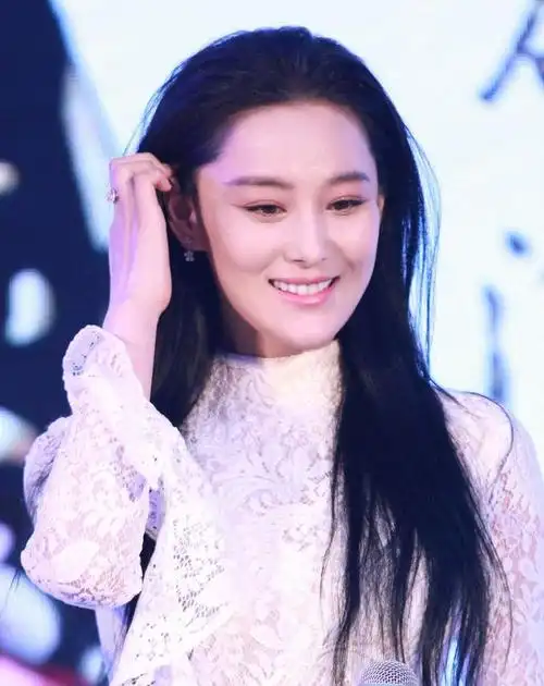 张馨予为何坚信"靠嫁人翻身"?揭秘她老公何捷的成功秘笈!