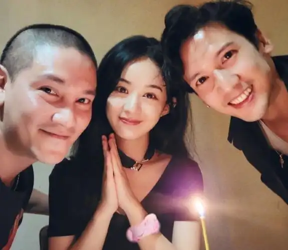 赵丽颖晒庆生照!与丁子峻关智斌开心合影,三人嘟嘴卖萌关系好