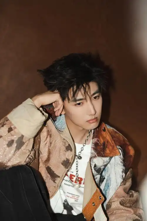 刘昱晗光影空间感大片